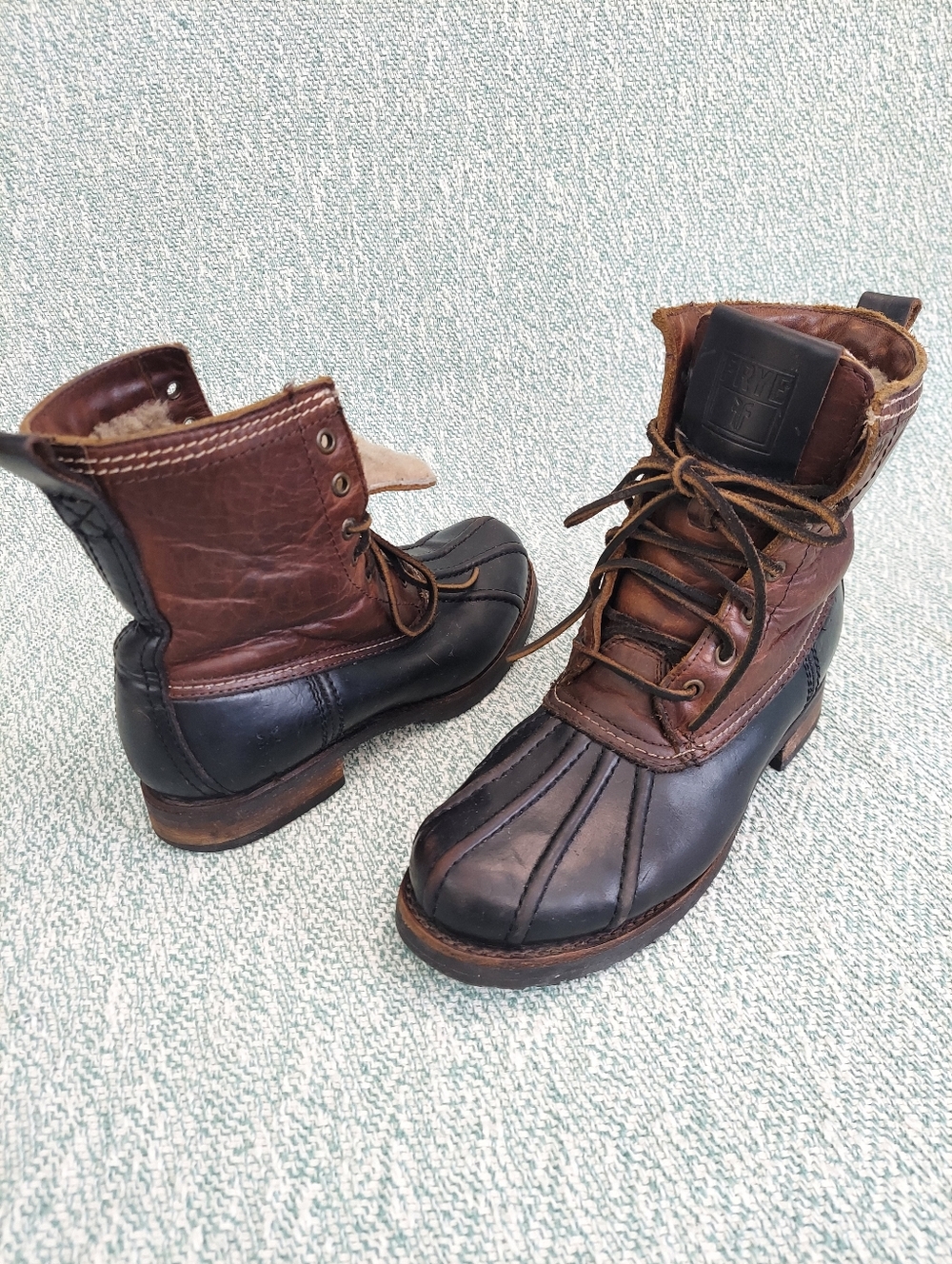 Frye Veronica Duck Boot · Shearling Lined · Size 7.5B · Brown & Black Leather